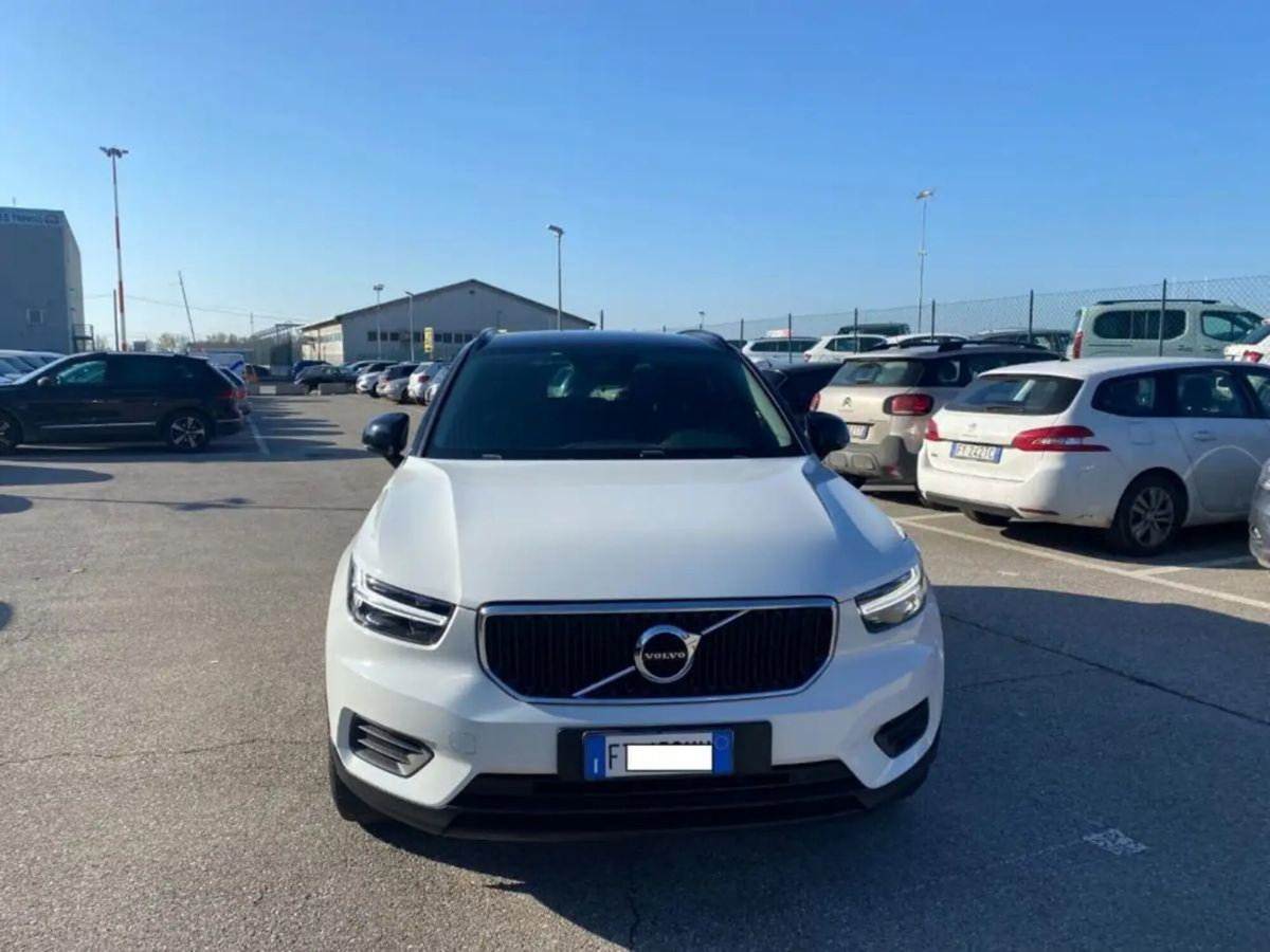 Volvo XC40 D3 AWD Geartronic (2)