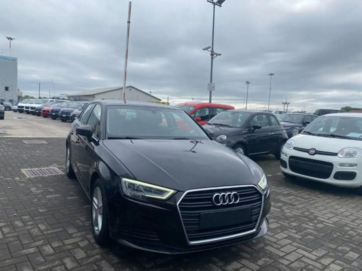 Audi A3 Sportback 2.0 tdi Business 116cv (2)