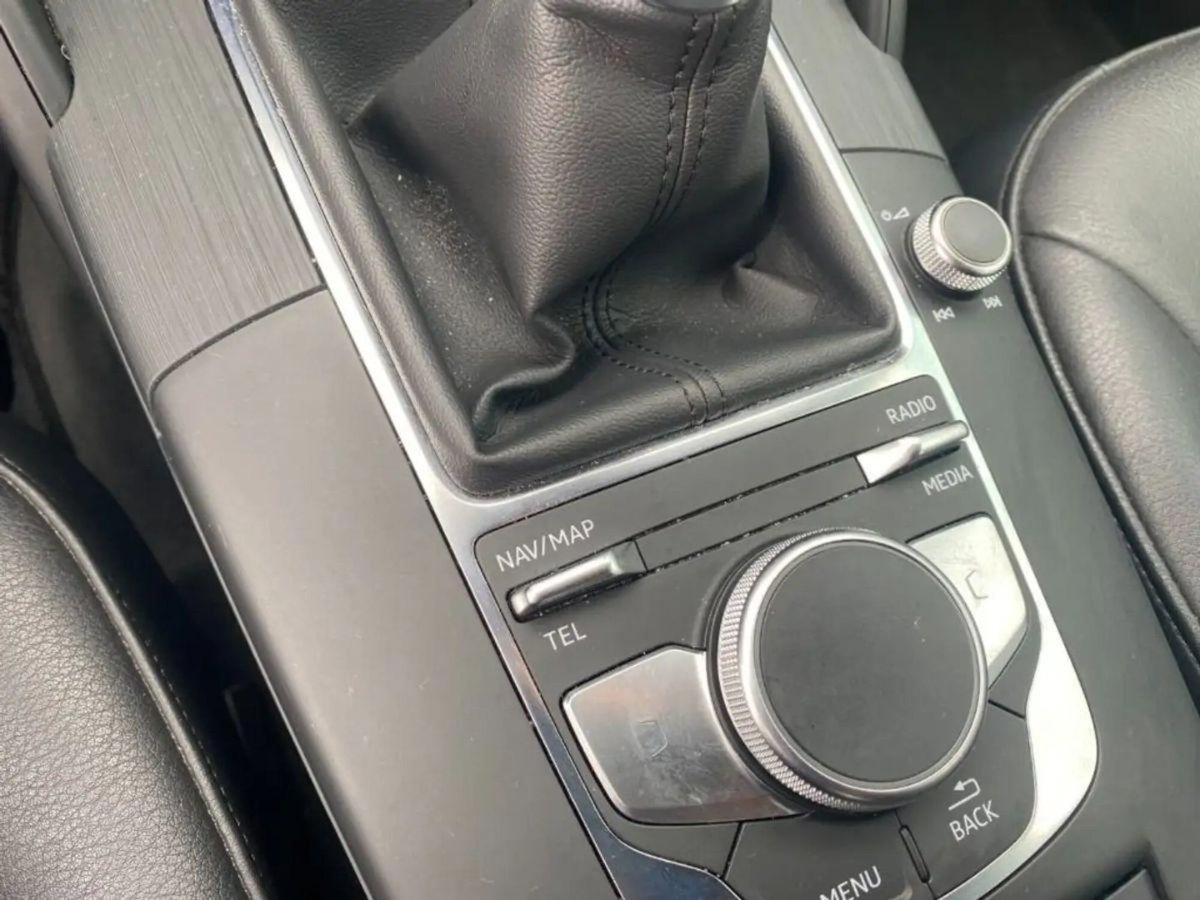 Audi A3 Sportback 2.0 tdi Business 116cv (8)