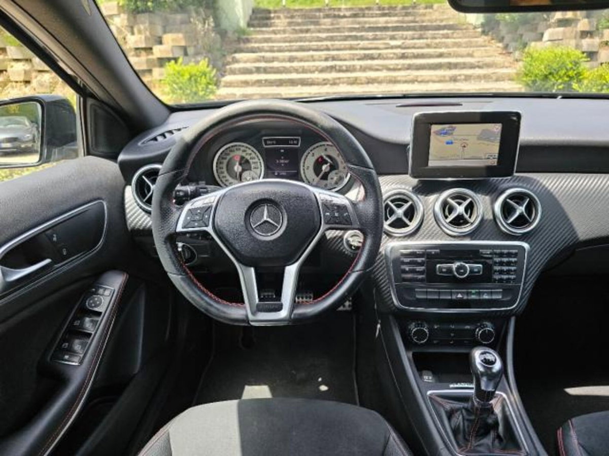 Mercedes-Benz Classe A 200 CDI BlueEFFICIENCY Premium (17)