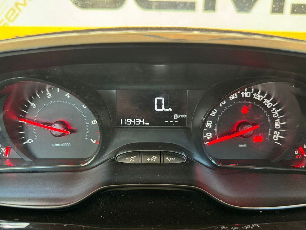 Peugeot 208 VTi 68 CV 5 porte Access (10)