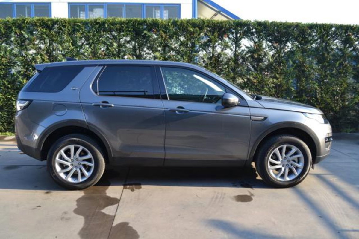 Land Rover Discovery Sport 2.0 TD4 150 CV SE (5)