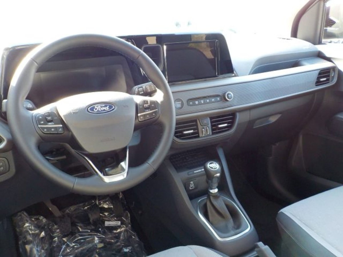Ford Tourneo Courier 1.0 EcoBoost 100 CV Titanium (7)