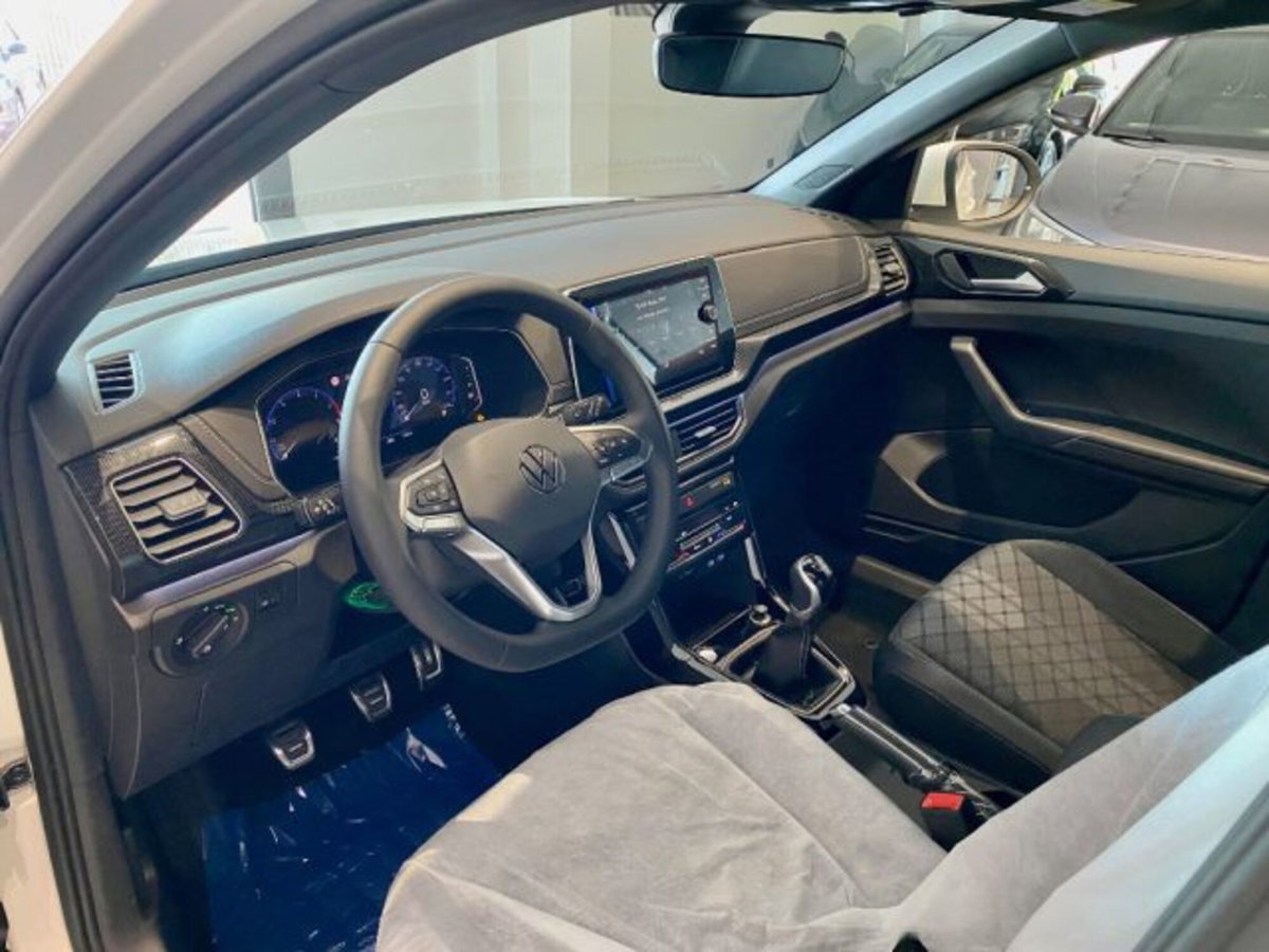 Volkswagen T-Cross 1.0 tsi R-Line 115cv (12)