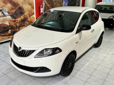 Lancia Ypsilon 1.0 FireFly 5 porte S&S Hybrid Silver Plus usata