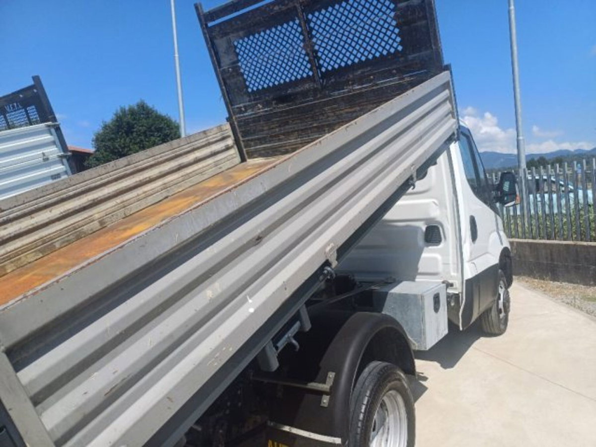 Iveco Daily Telaio 35C12 2.3 Hpi PLM-RG Cabinato (4)