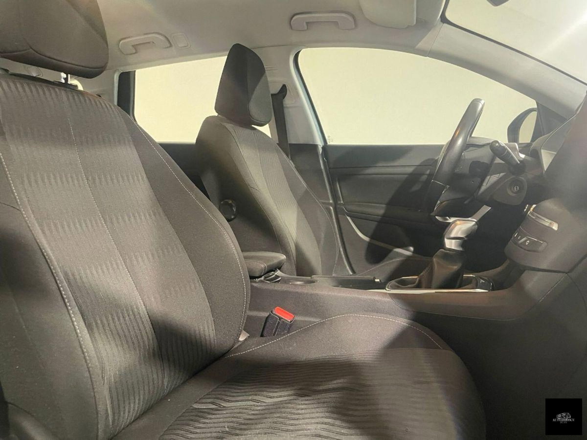 Peugeot 308 1.6 HDi 92 CV Business (10)