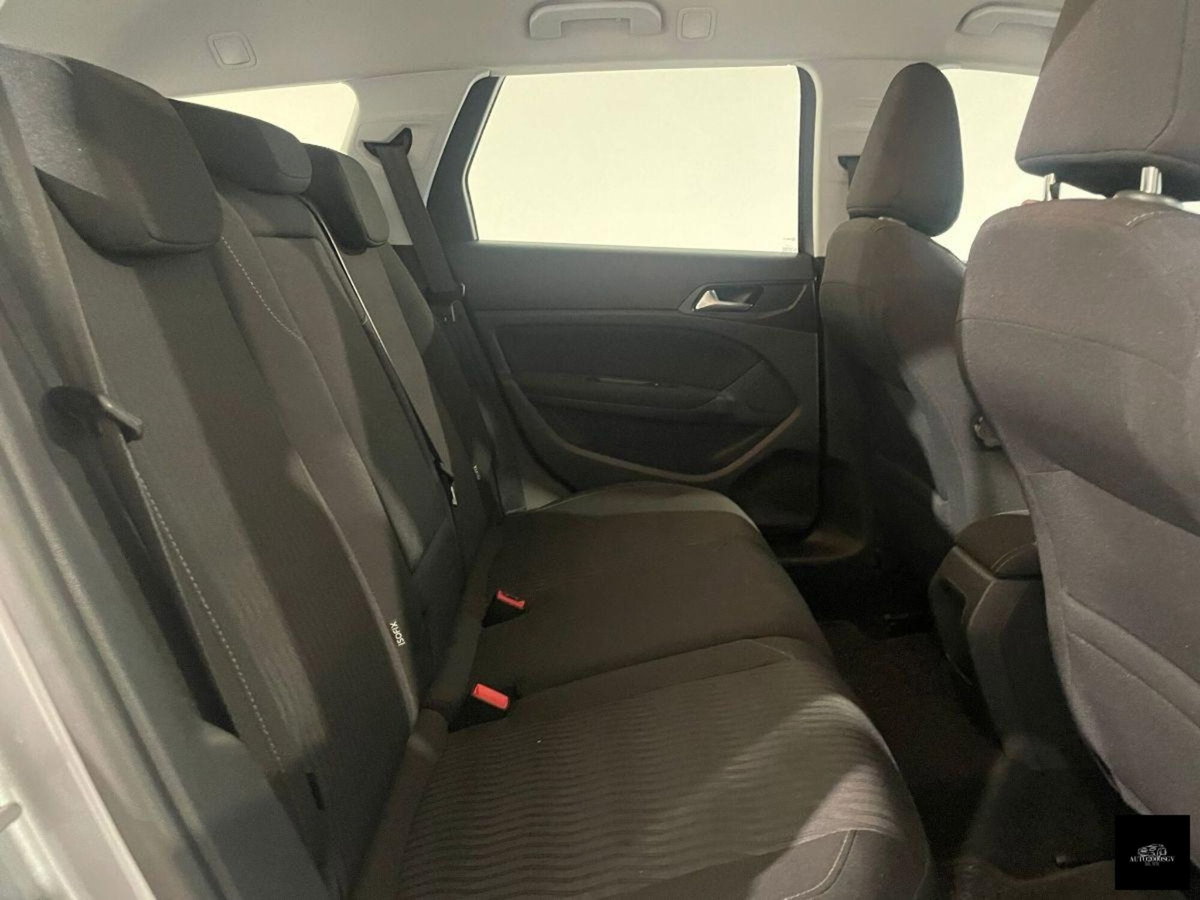 Peugeot 308 1.6 HDi 92 CV Business (11)