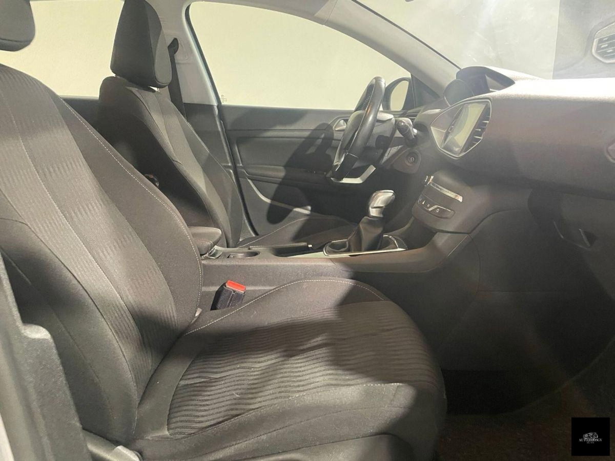Peugeot 308 1.6 HDi 92 CV Business (9)