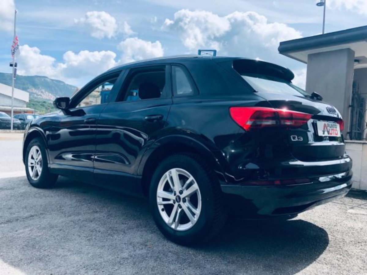 Audi Q3 35 TDI quattro S tronic Business (12)