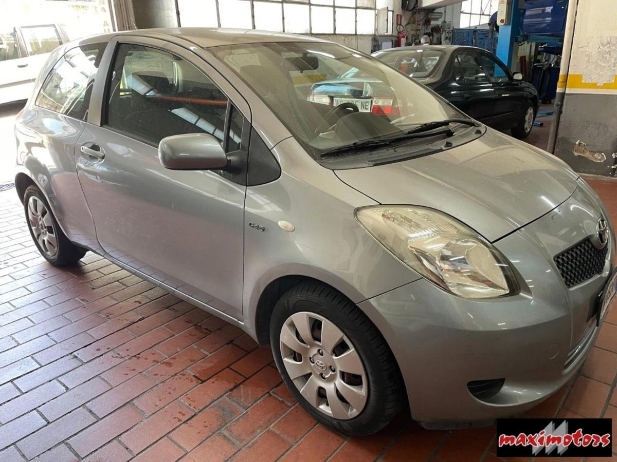 Toyota Yaris 1.D-4D 3 porte Sol (3)