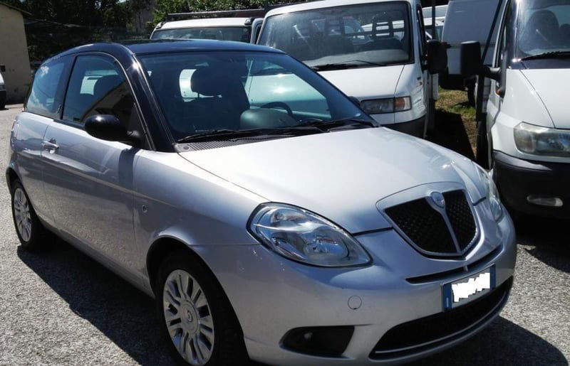 Lancia Ypsilon 1.4 16V Sport MomoDesign