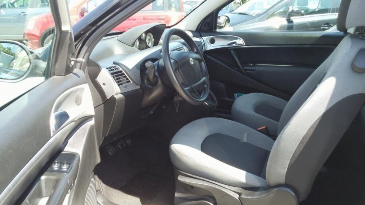 Lancia Ypsilon 1.4 16V Sport MomoDesign (11)