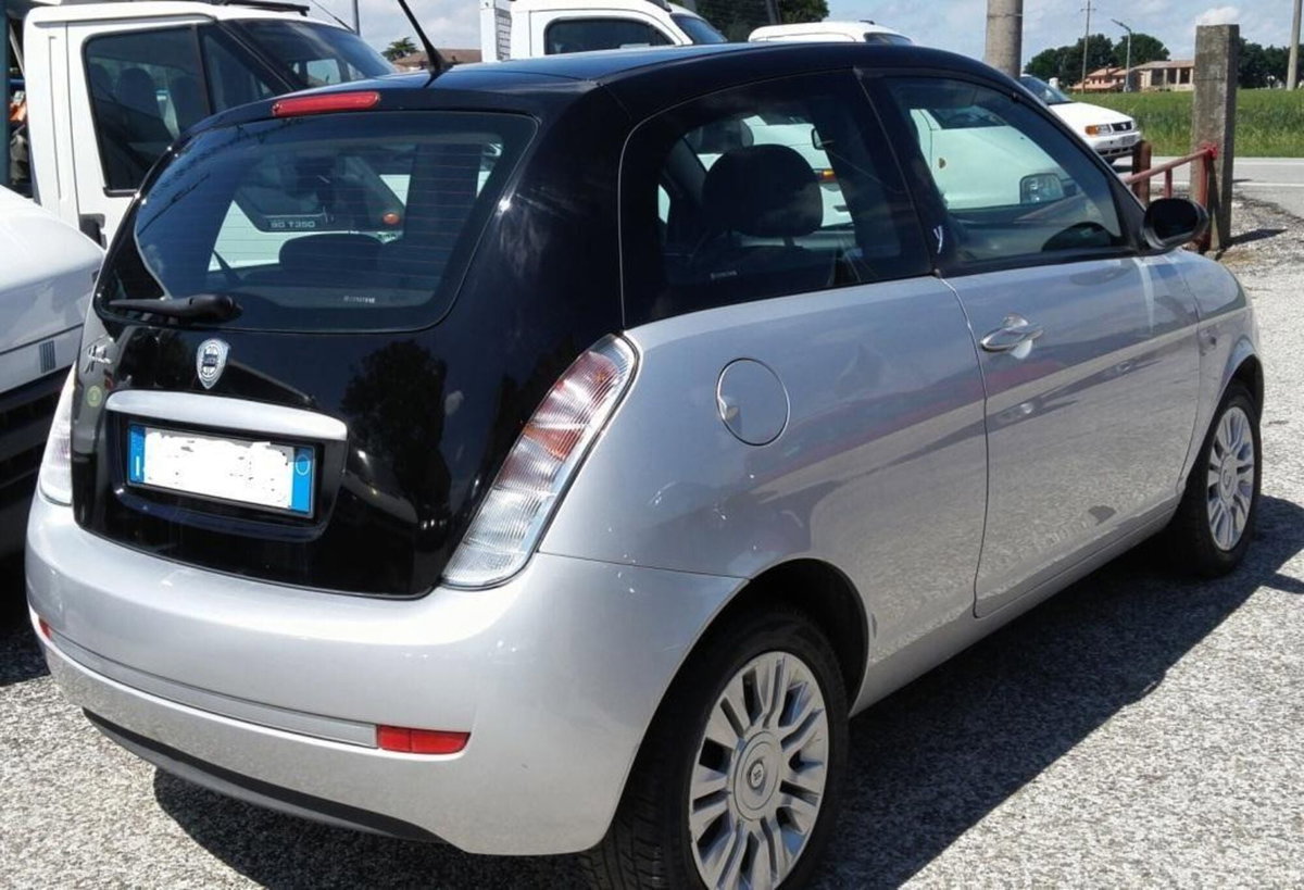 Lancia Ypsilon 1.4 16V Sport MomoDesign (3)
