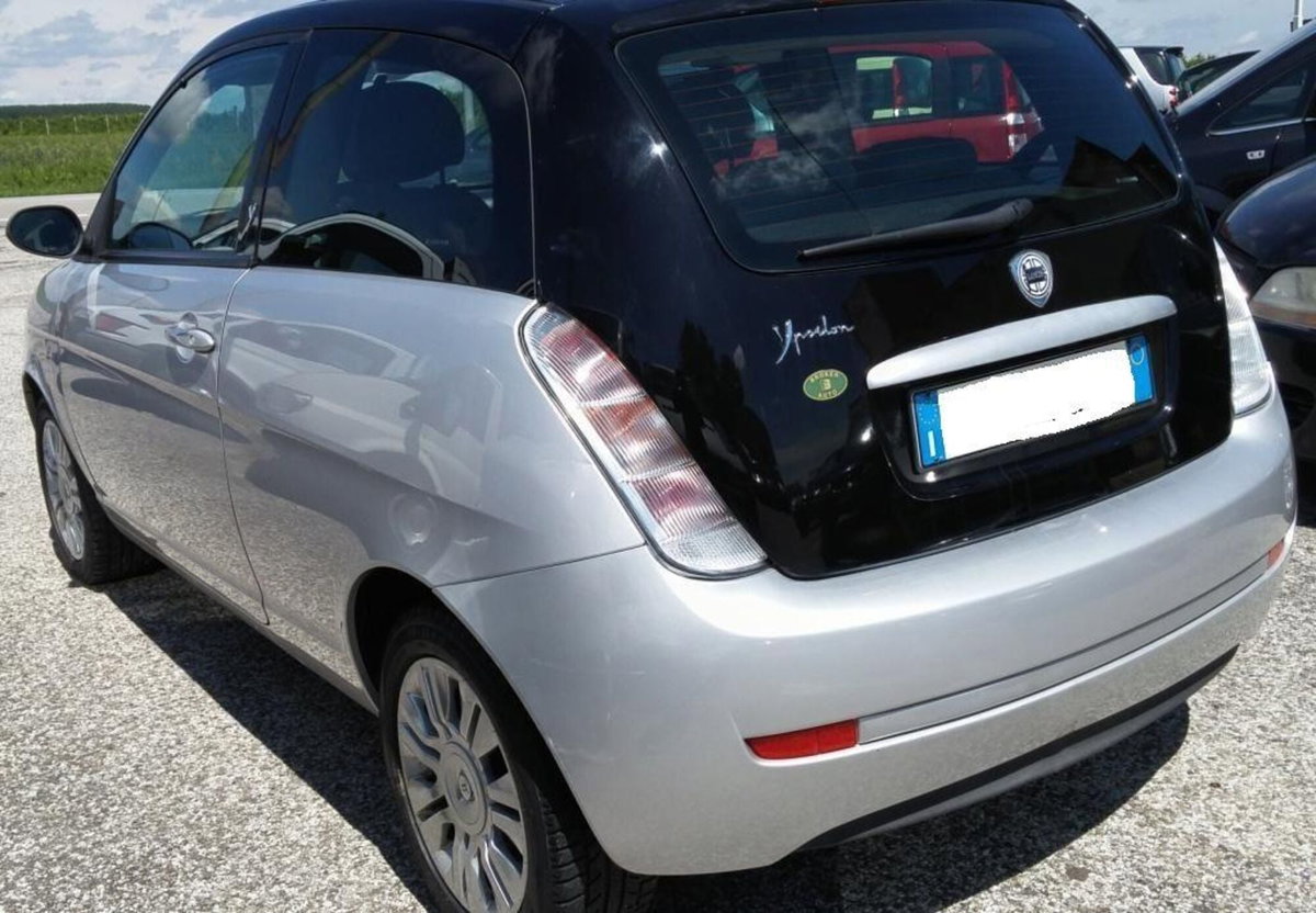 Lancia Ypsilon 1.4 16V Sport MomoDesign (4)