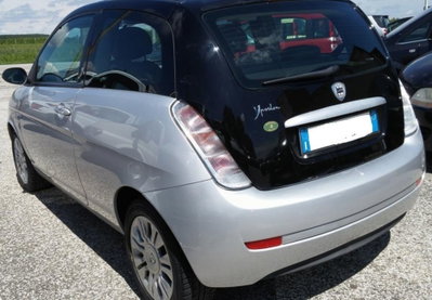 Lancia Ypsilon 1.4 16V Sport MomoDesign (4)