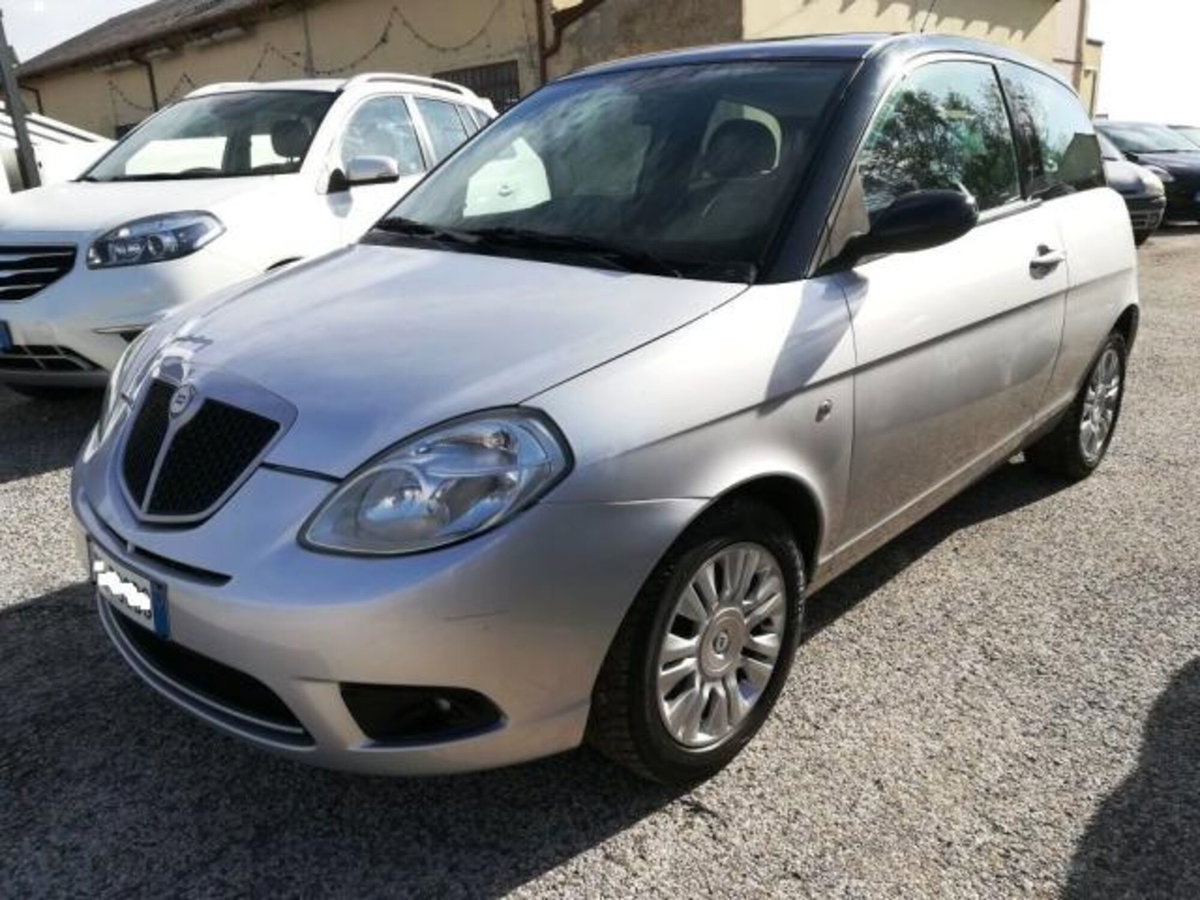 Lancia Ypsilon 1.4 16V Sport MomoDesign (5)
