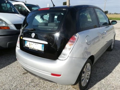 Lancia Ypsilon 1.4 16V Sport MomoDesign (9)