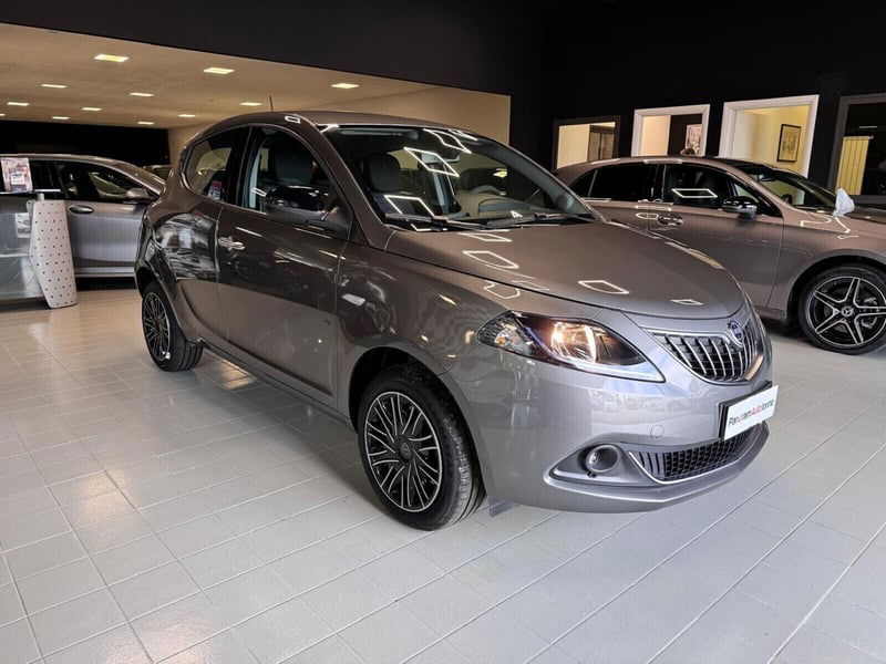 Lancia Ypsilon 1.0 FireFly 5 porte S&S Hybrid Ecochic Silver