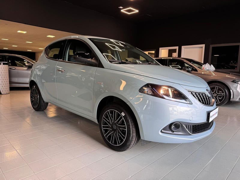 Lancia Ypsilon 1.0 FireFly 5 porte S&S Hybrid Ecochic Silver