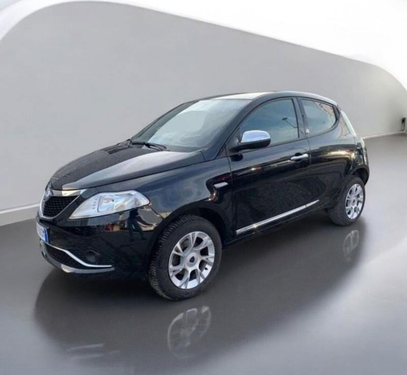 Lancia Ypsilon 0.9 TwinAir 85 CV 5 porte Metano Ecochic Platinum