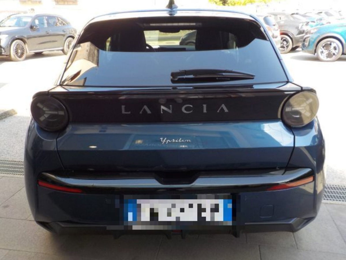 Lancia Ypsilon 1.2 mhev Edizione Limitata Cassina e-dct (15)