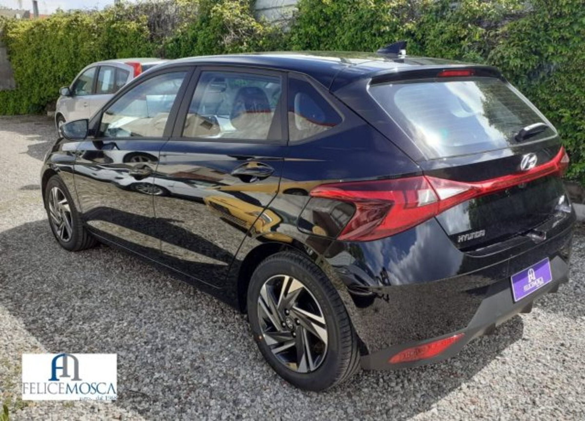 Hyundai i20 1.2 mpi Connectline 79cv mt (3)