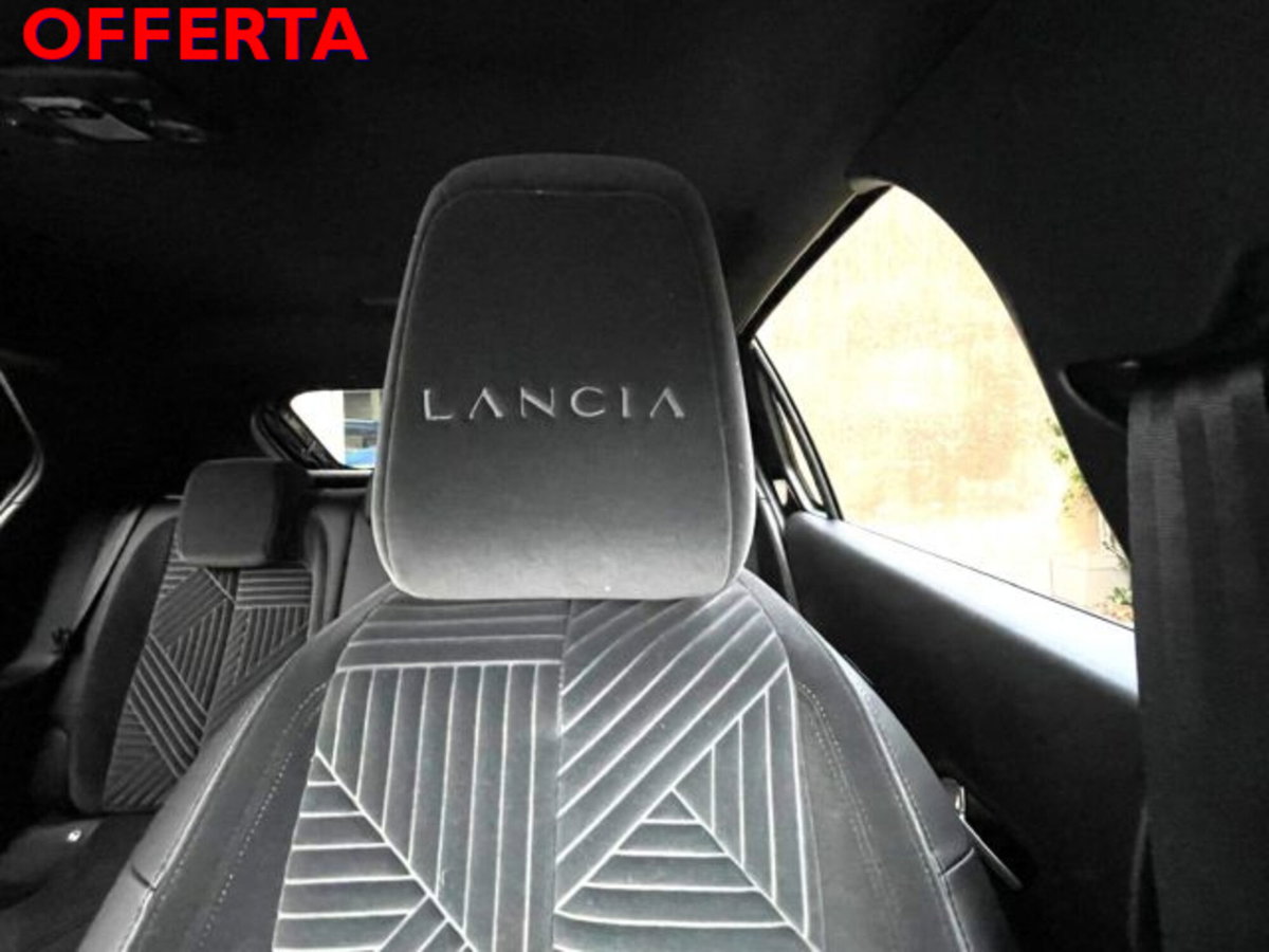 Lancia Ypsilon 1.2 mhev Edizione Limitata Cassina e-dct (12)
