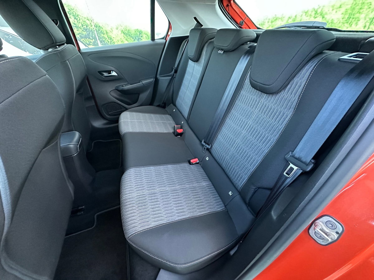 Opel Corsa 1.2 Edition (8)