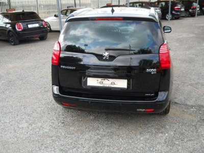 Peugeot 5008 1.6 e-HDi 115CV Stop&Start ETG6 Allure (13)