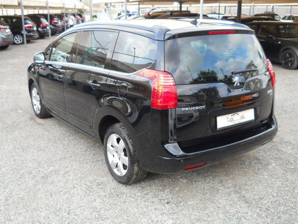 Peugeot 5008 1.6 e-HDi 115CV Stop&Start ETG6 Allure (15)
