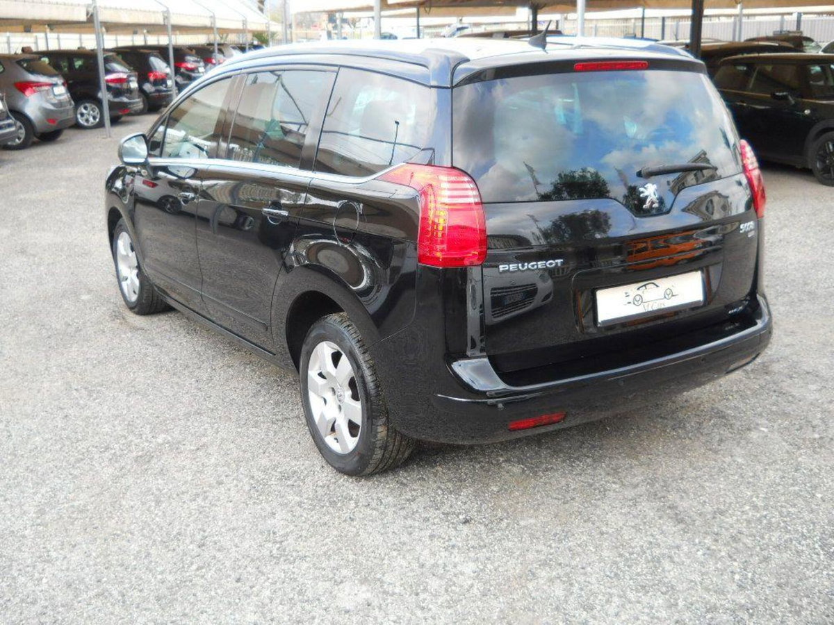 Peugeot 5008 1.6 e-HDi 115CV Stop&Start ETG6 Allure (16)
