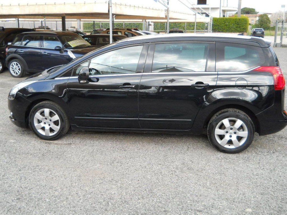 Peugeot 5008 1.6 e-HDi 115CV Stop&Start ETG6 Allure (18)