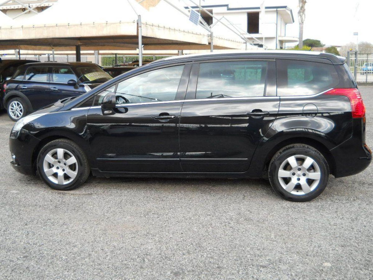 Peugeot 5008 1.6 e-HDi 115CV Stop&Start ETG6 Allure (19)