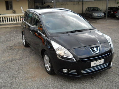Peugeot 5008 1.6 e-HDi 115CV Stop&Start ETG6 Allure (5)