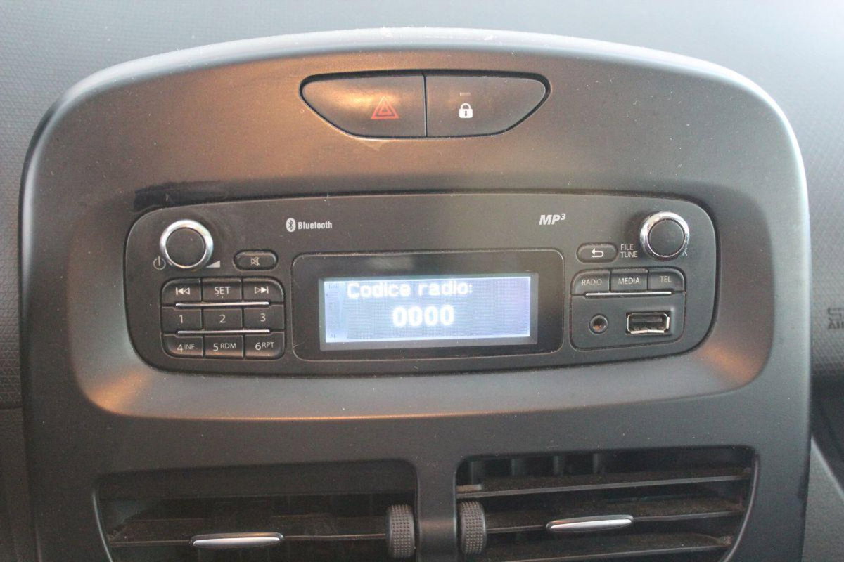 Renault Clio Sporter 1.5 dCi 8V 75CV Live (14)
