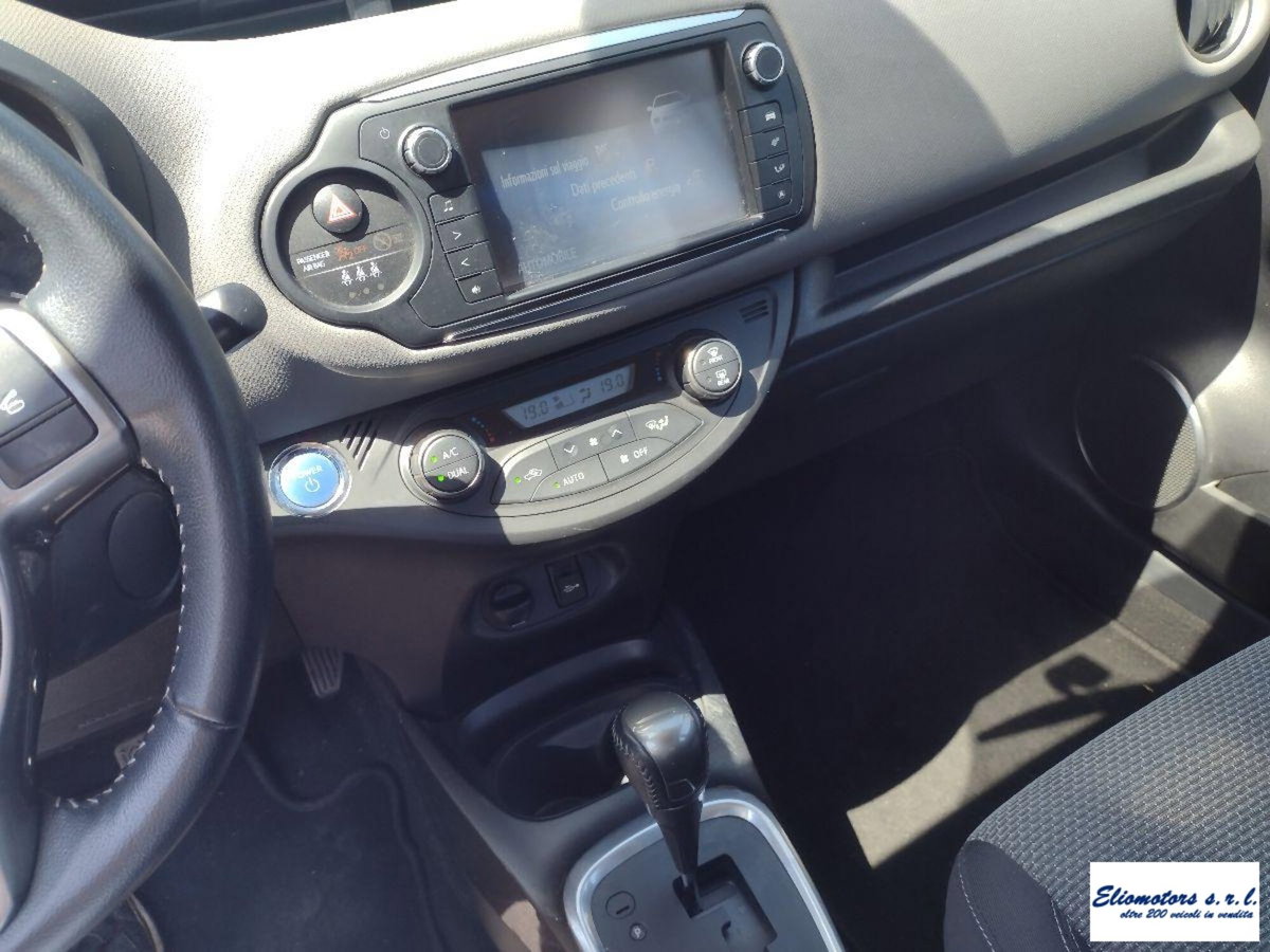 Toyota Yaris 1.0 5 porte Trend (2)