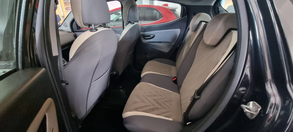 Lancia Ypsilon 0.9 TwinAir 85 CV 5 porte Metano Ecochic Gold (2)