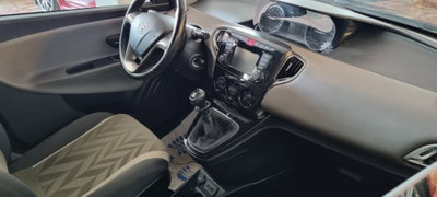 Lancia Ypsilon 0.9 TwinAir 85 CV 5 porte Metano Ecochic Gold (4)