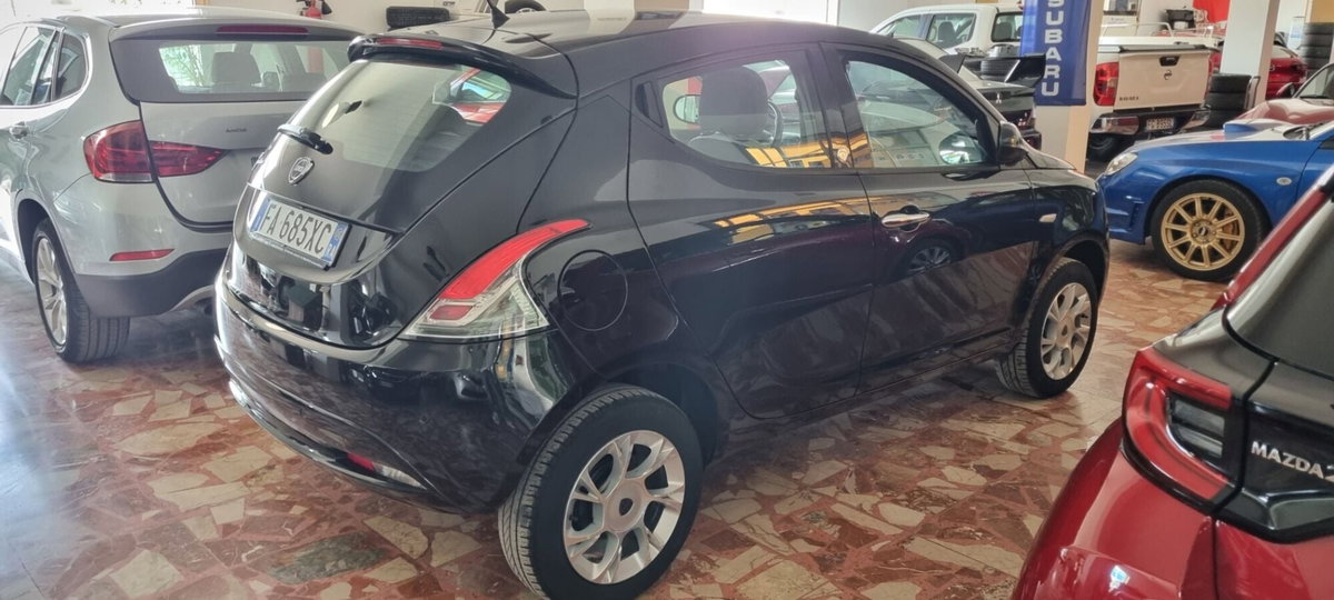 Lancia Ypsilon 0.9 TwinAir 85 CV 5 porte Metano Ecochic Gold (5)