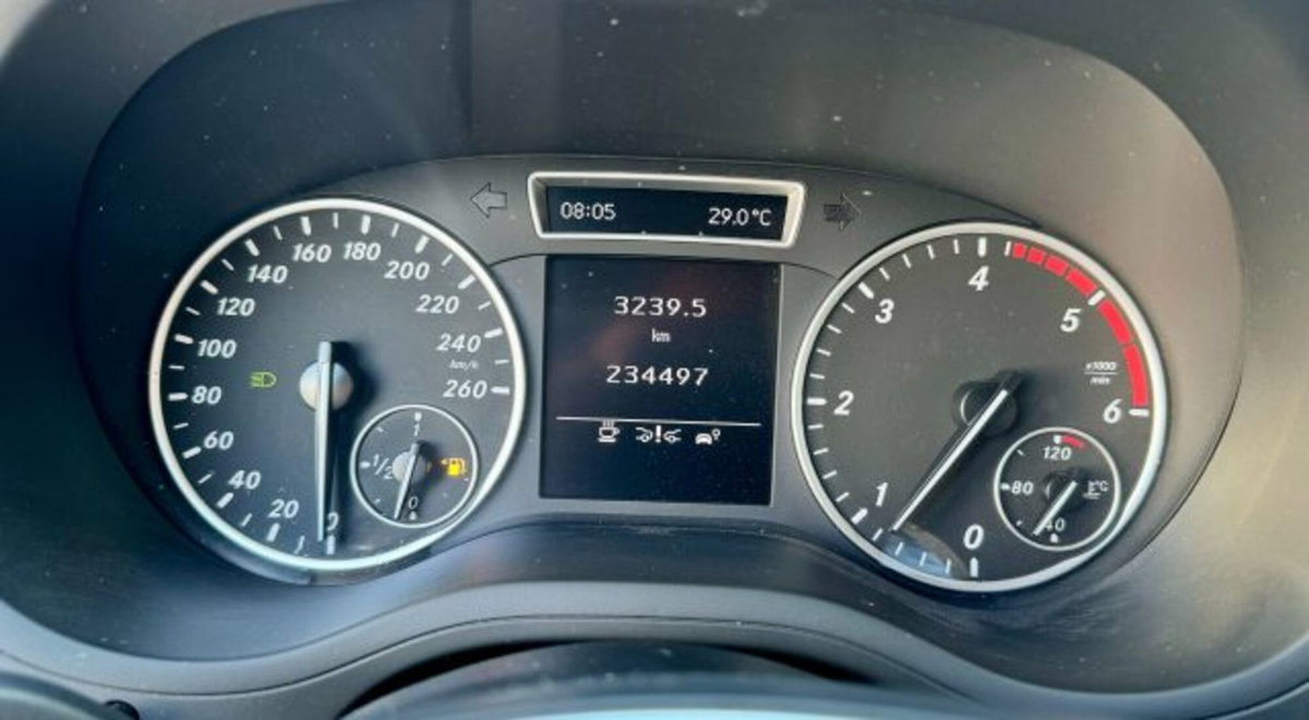 Mercedes-Benz Classe B 200 CDI BlueEFFICIENCY Premium (16)