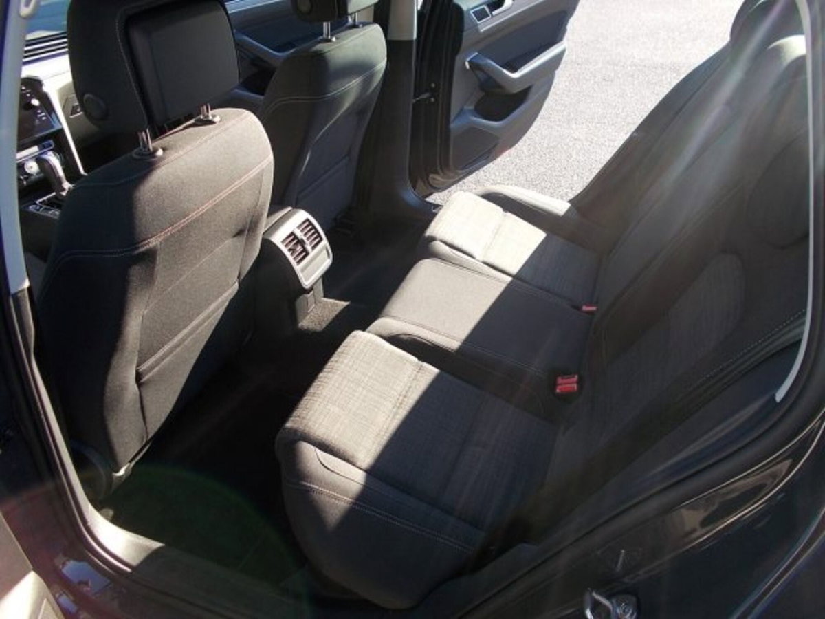 Volkswagen Passat Variant 1.6 TDI SCR DSG Business BMT (11)