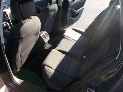 Volkswagen Passat Variant 1.6 TDI SCR DSG Business BMT (11)