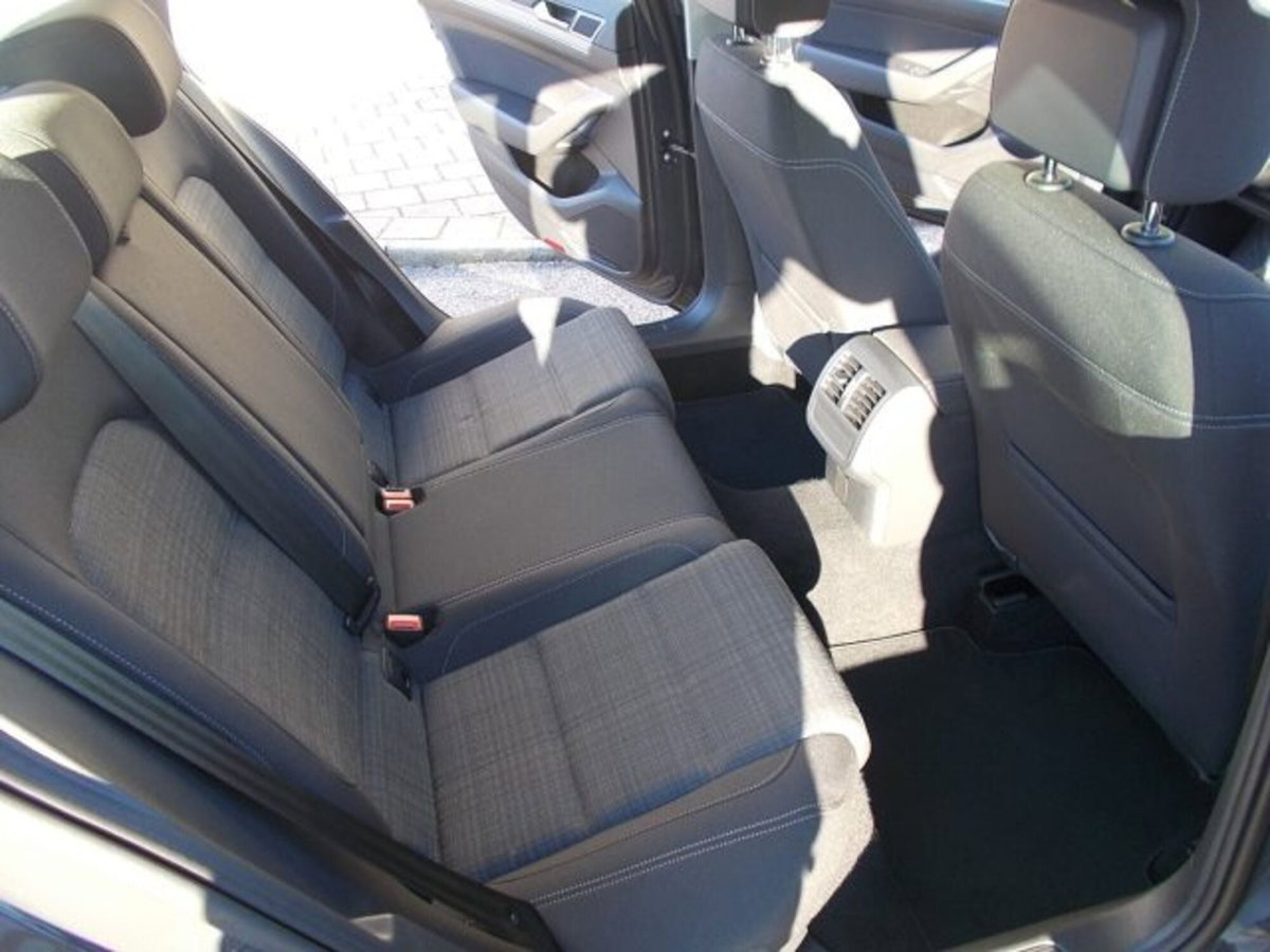 Volkswagen Passat Variant 1.6 TDI SCR DSG Business BMT (12)