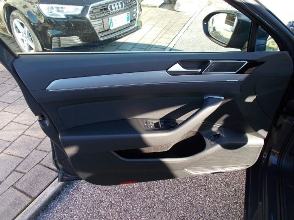Volkswagen Passat Variant 1.6 TDI SCR DSG Business BMT (15)
