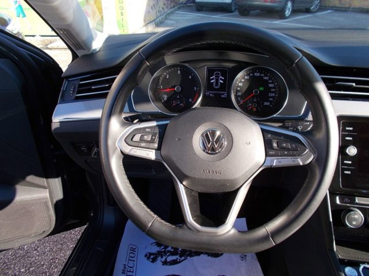 Volkswagen Passat Variant 1.6 TDI SCR DSG Business BMT (9)