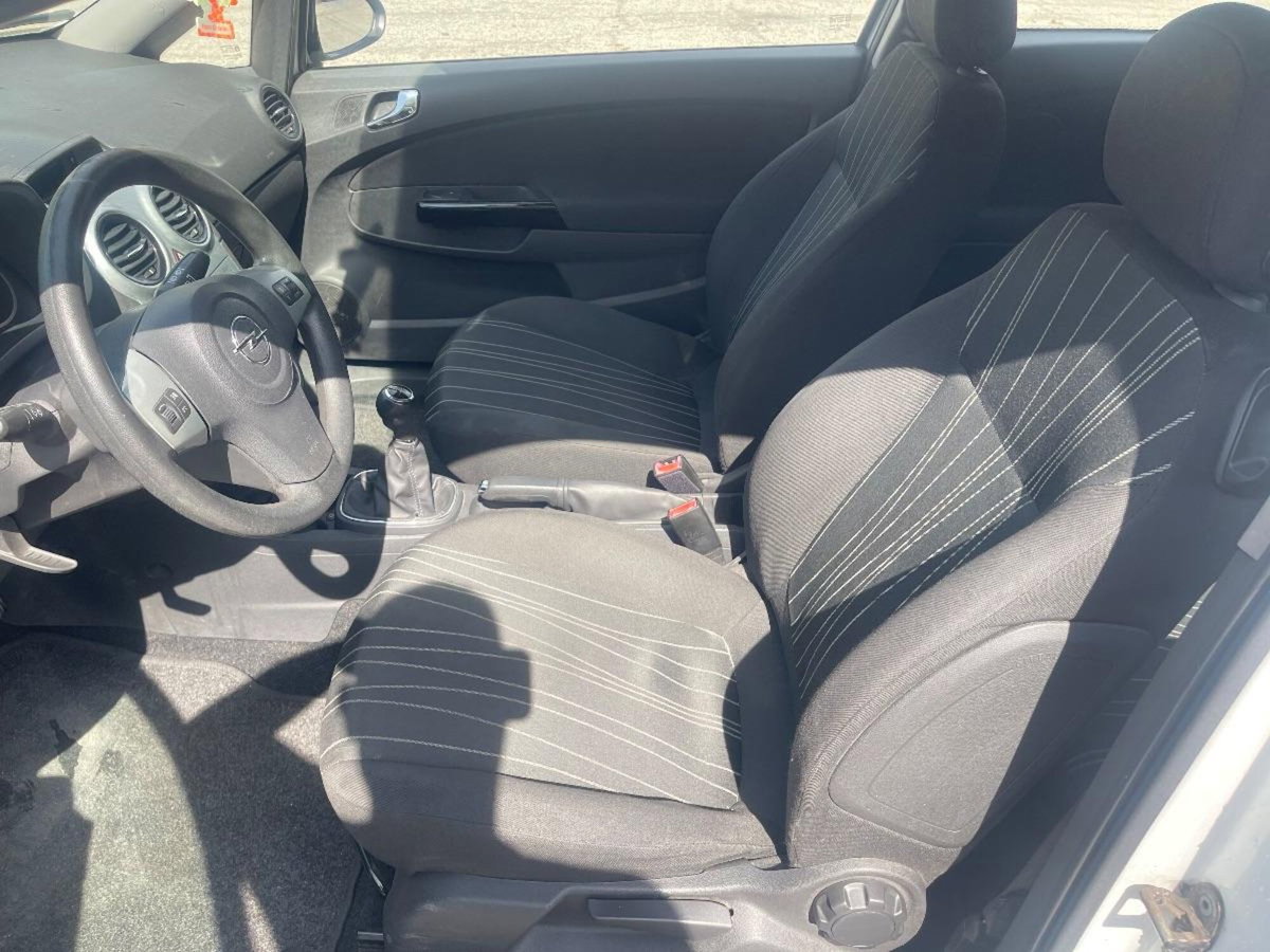 Opel Corsa 1.2 80CV 3 porte GPL-TECH Club (10)