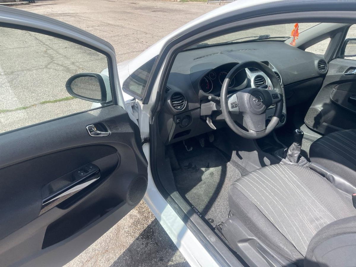 Opel Corsa 1.2 80CV 3 porte GPL-TECH Club (11)