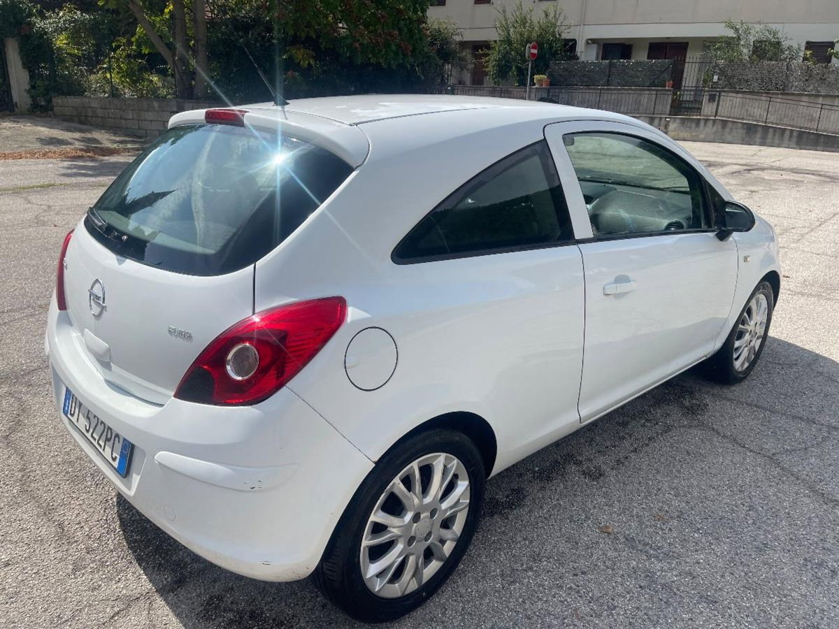 Opel Corsa 1.2 80CV 3 porte GPL-TECH Club (5)