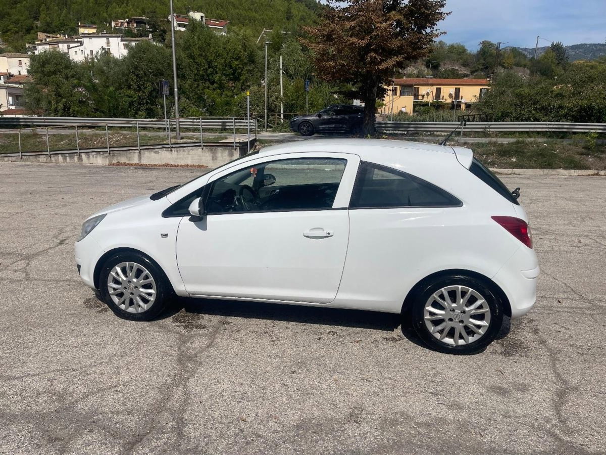 Opel Corsa 1.2 80CV 3 porte GPL-TECH Club (8)